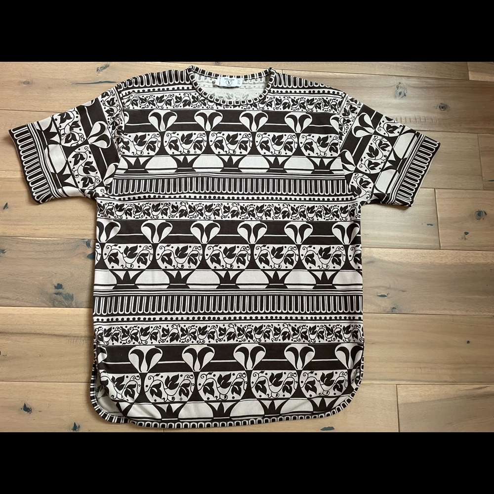Vintage by Valentino Studio, t-shirt. Size 42/8.